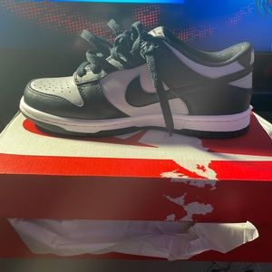 Georgetown nike dunks size (4y)